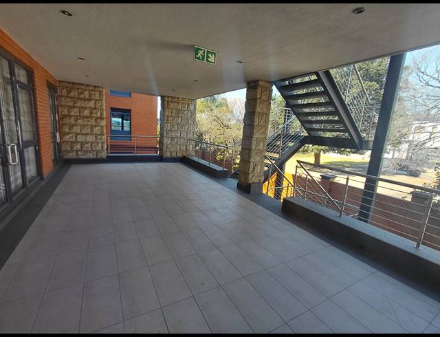 425M² OFFICE TO LET IN BRYANSTON